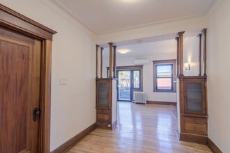 Building Photo - 2050 Av. Claremont