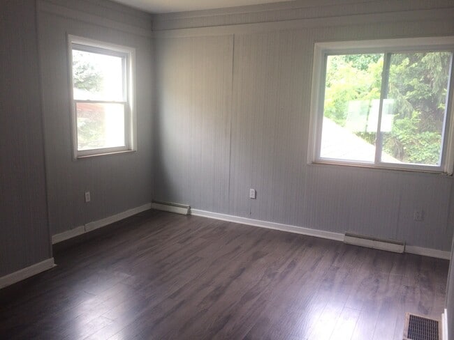 Building Photo - Troy Hill - 2 BR Single Family House Troy ...