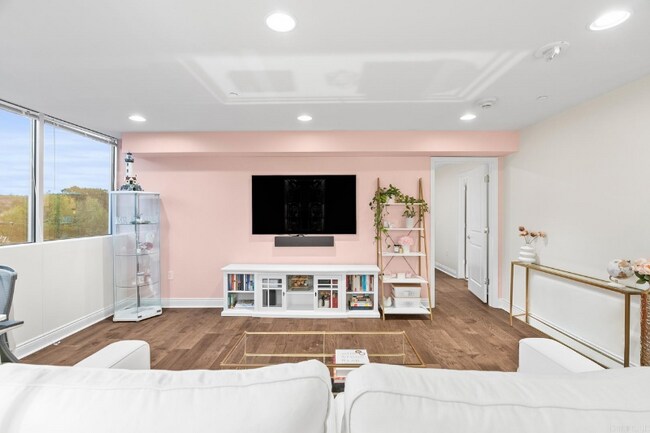 Foto del edificio - 3700 Cantrell Rd