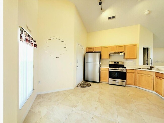 Building Photo - 539 Lady Diana Dr