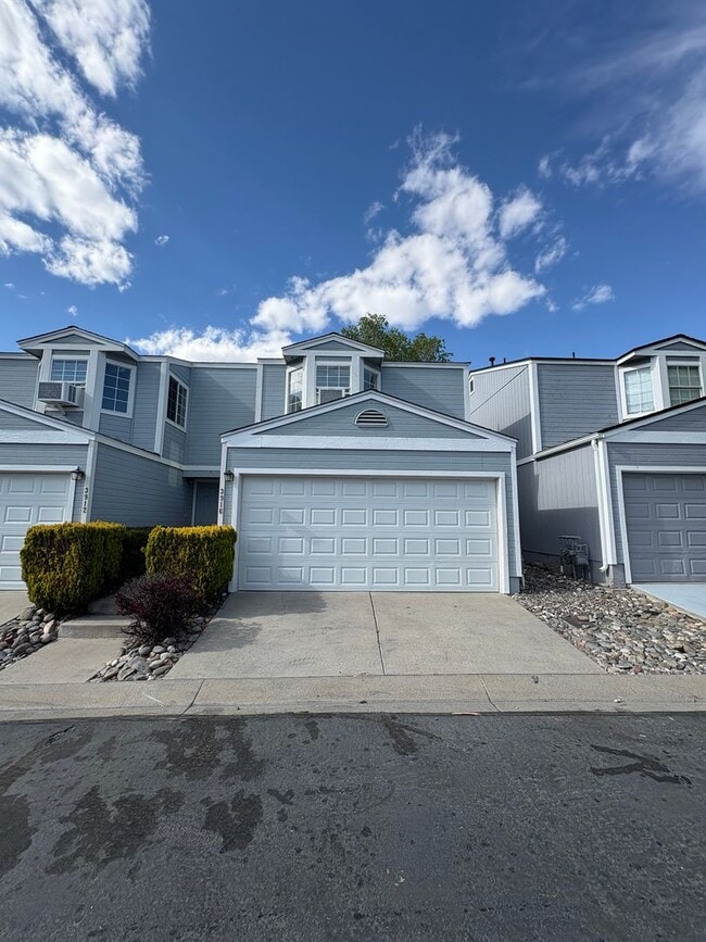 Building Photo - 3916 Village Dr