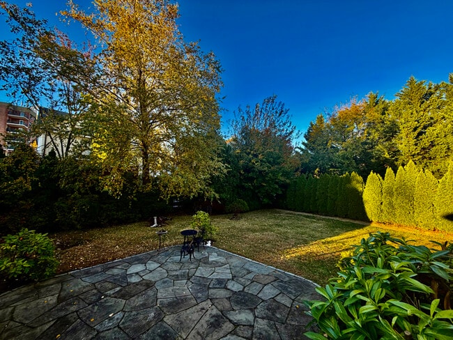 Building Photo - 27 Nautilus Pl