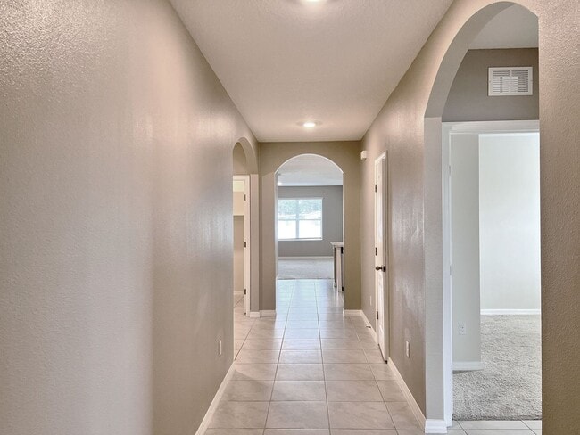 Building Photo - Four-Bedroom Home Near Lake Hartridge