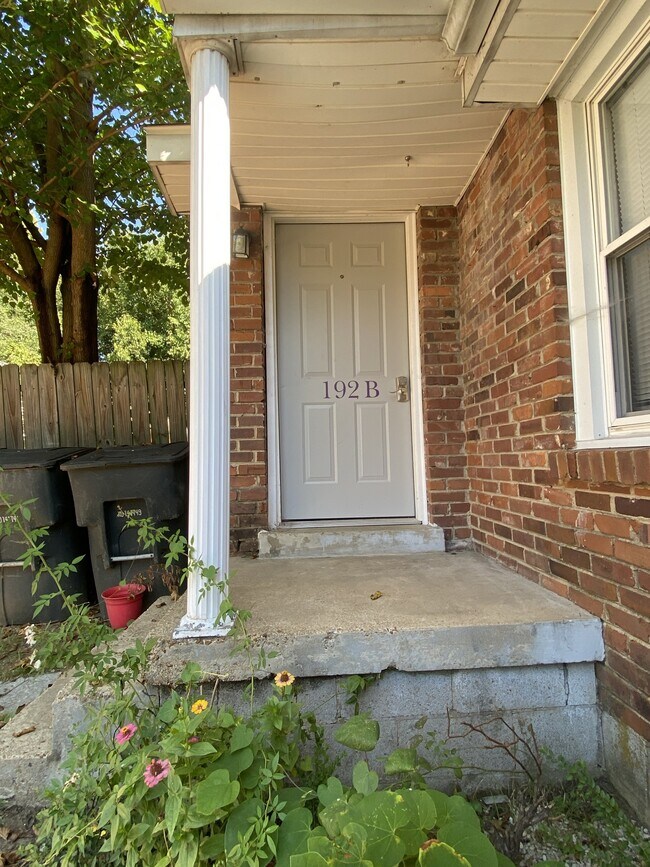 Building Photo - 192 Radnor St