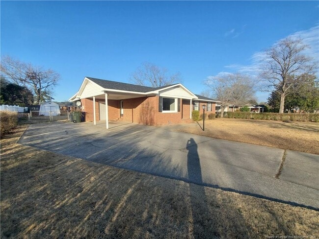 Foto del edificio - 1208 Cullen Dr