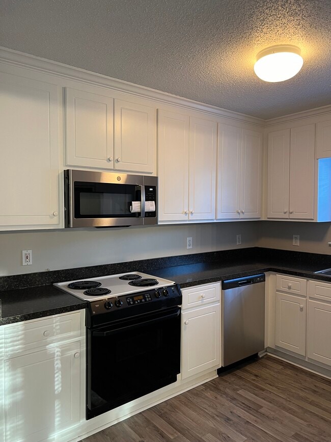 Building Photo - 2509 Saint Christopher Cir SW