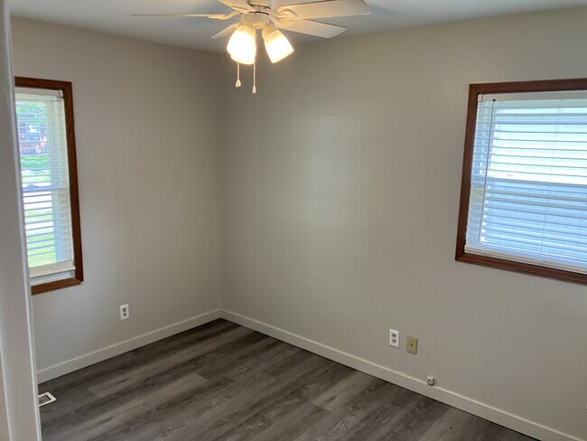 Foto del edificio - 601 Ridgewood Ct