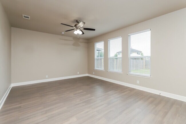 Building Photo - 255 Limestone Creek