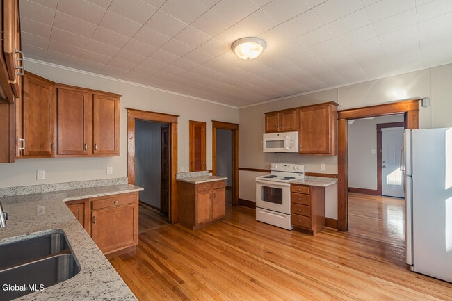 Foto del edificio - 65 Van Derveer St