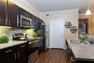 Building Photo - Hilltops