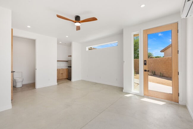 Building Photo - 44429 Avenida Hanna