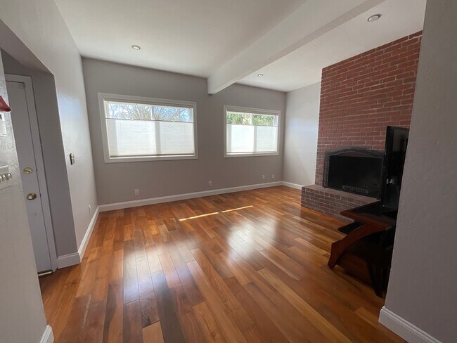 Building Photo - 2452 Harding Ave