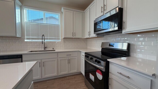 Foto del edificio - 2173 N Renn Ave