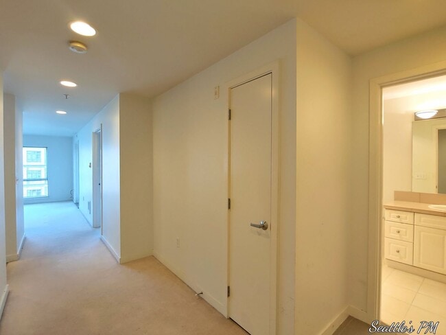 Building Photo - "Urban Living at Its Best: Spacious 2-Bedroom Retreat with Scenic Views!"