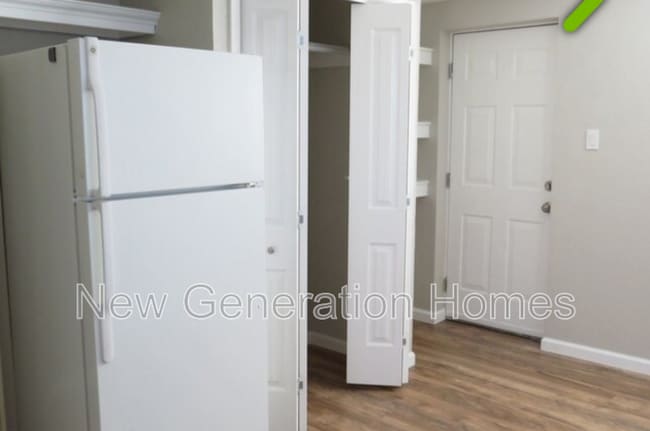 Building Photo - 226 Plum St