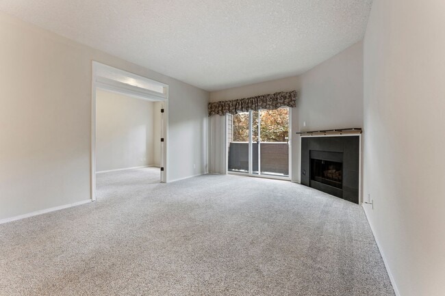 Building Photo - 3-bedroom 2 bath condo with a balcony in s...