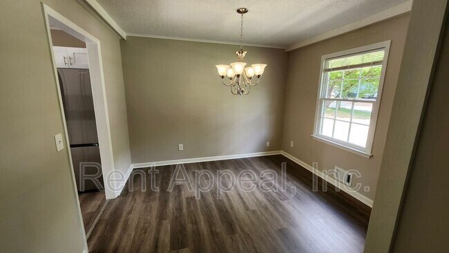 Foto del edificio - 1007 Strawberry Ln