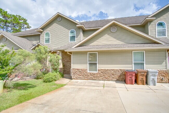 Foto del edificio - Coastal Living in Navarre: 4 Bedrooms, 2.5...