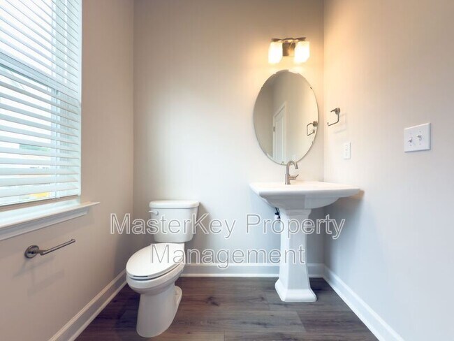 Building Photo - 804 Hillfarm Dr