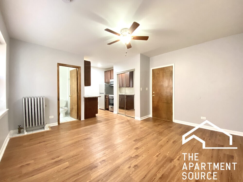 Primary Photo - 4241 N Kenmore Ave