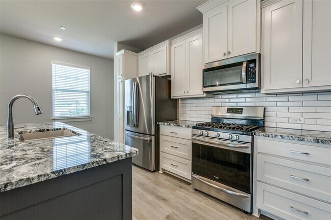 Foto del edificio - 600 Emily Ln