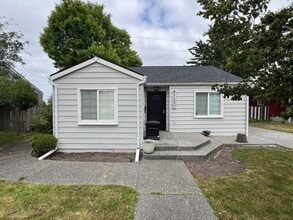 Building Photo - 2231 E Wright Ave