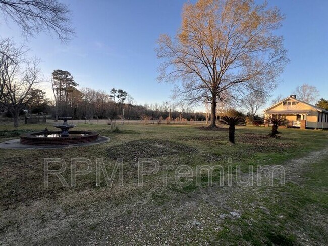 Building Photo - 8222 LA-955