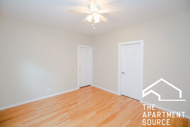 Foto del edificio - 2447 N Clybourn Ave