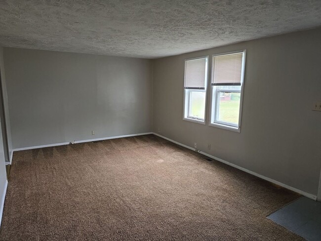 Building Photo - 3 Bedroom 1 Bath! (Move in Special! $100 off Move In Rent with January Move In Date!)