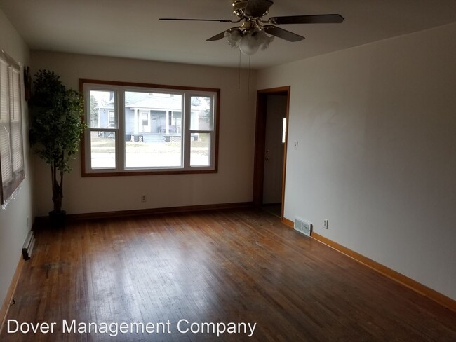 Building Photo - 3 br, 2 bath House - 609 W Pasewalk Ave