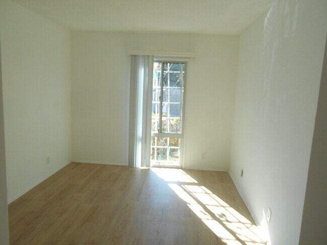 121 habitaciones - 325 Bay St.