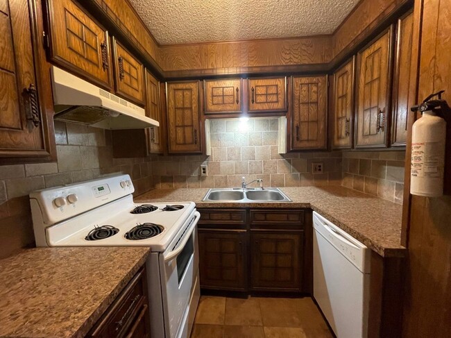 Building Photo - 1608 59th St