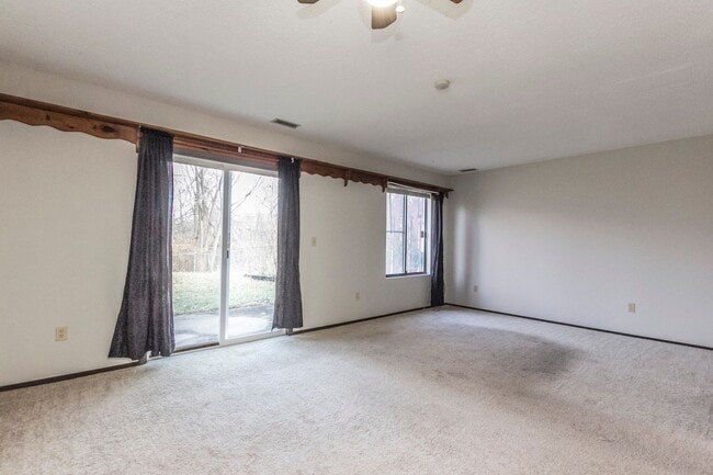 Building Photo - Cozy 3 Bedroom 1.5 Bathroom Duplex