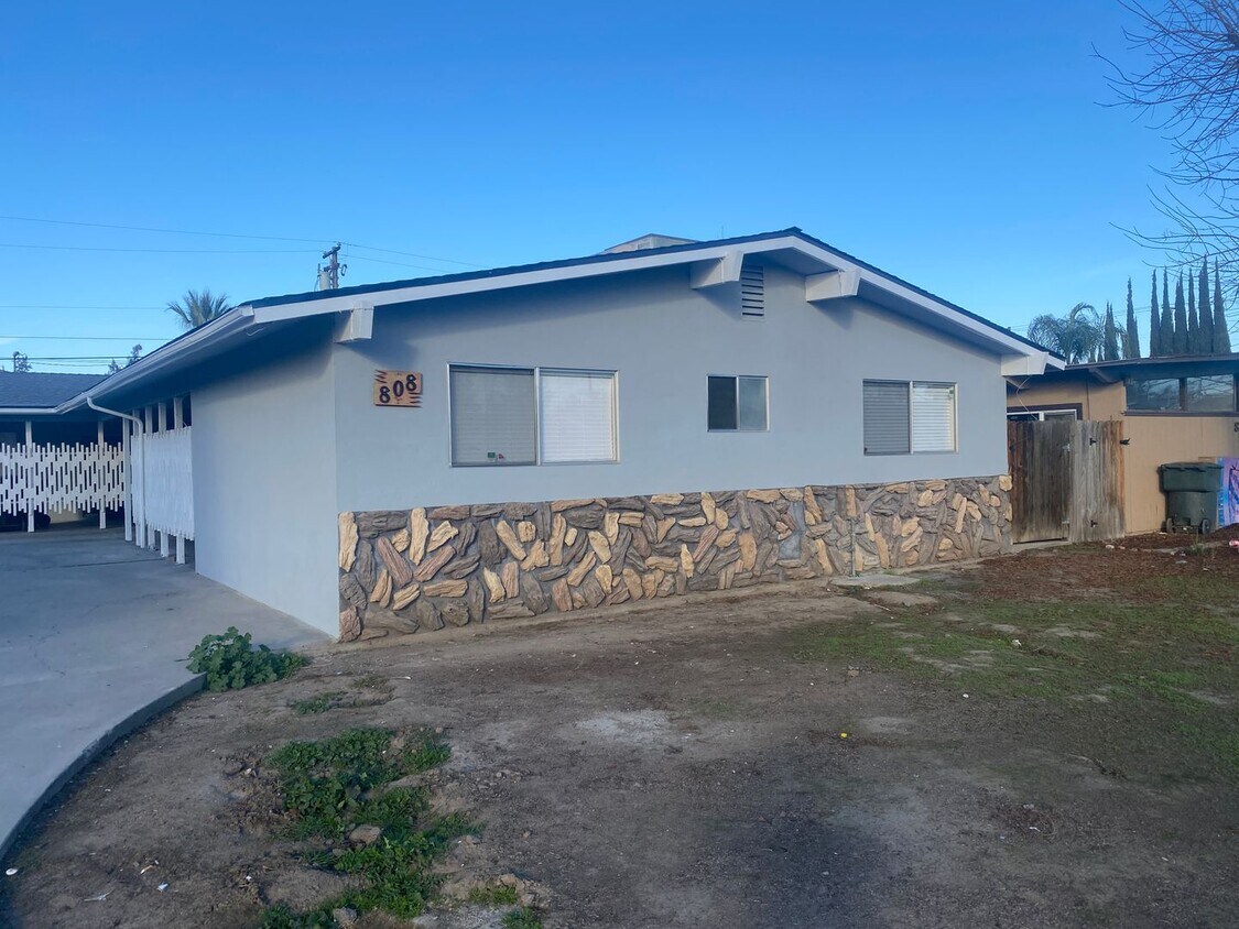 Foto principal - 808 E Kaweah Ave