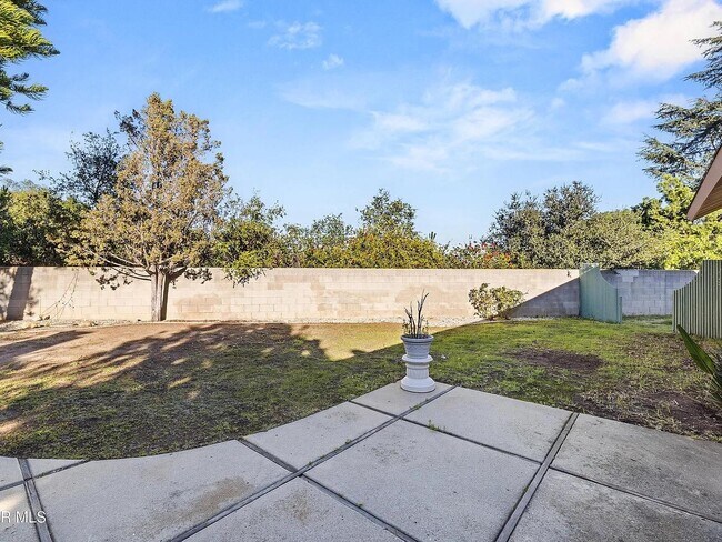 Foto del edificio - 326 Longwood Ct