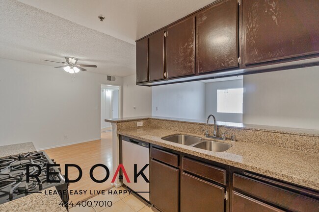 Foto del edificio - ~1 Month FREE~ Gorgeous Two Bedroom with S...
