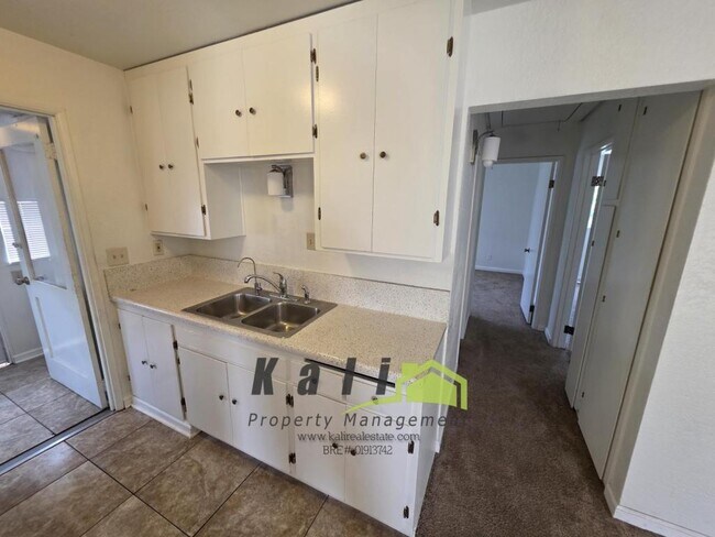 Foto del edificio - 2128 Flintridge Dr