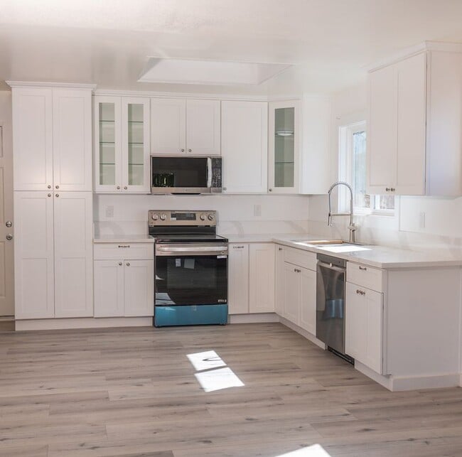 Building Photo - 2275 Dover Ave