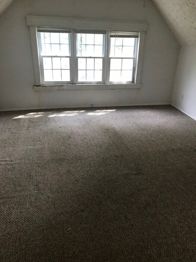 Dormitorio 2 - 1403 Forest Ave