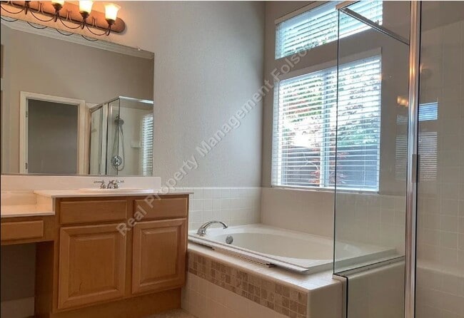 Building Photo - Coming Soon!!  Spacious Single Story in Se...