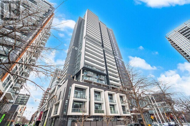 Building Photo - 225 Sumach St