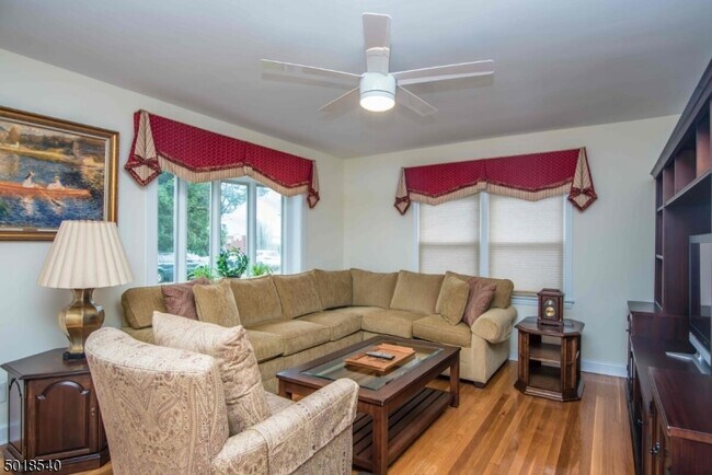 Foto del edificio - 48 Campbell Ave