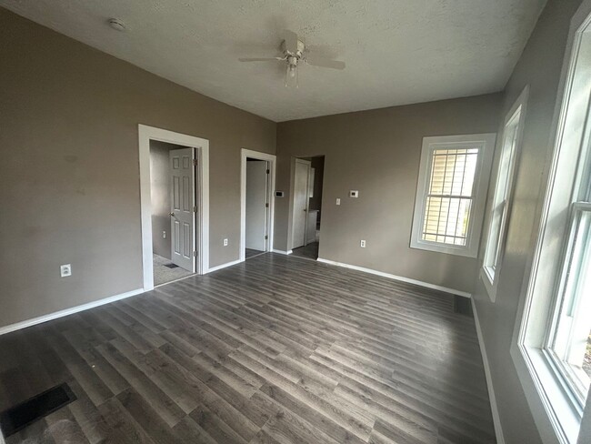 Foto del edificio - 3422 Seymour Ave