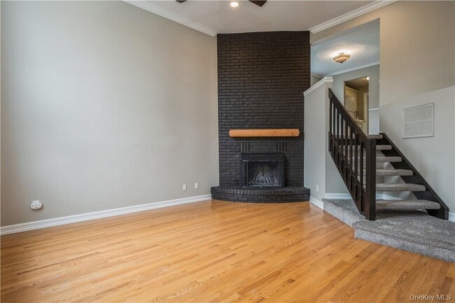 Building Photo - 27 The Knolls