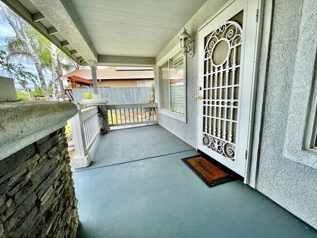Building Photo - 3 Bed with Office! Move In Ready !!