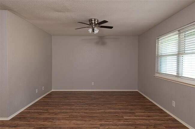 Foto del edificio - 6200 W Tidwell Rd