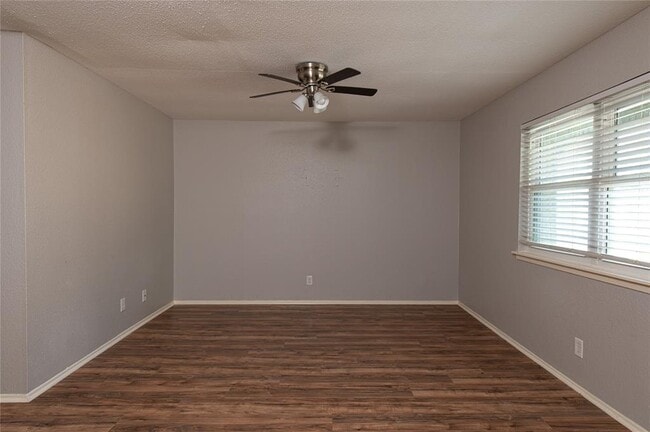 Building Photo - 6200 W Tidwell Rd