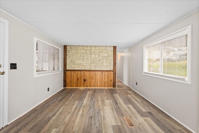 Building Photo - Newly Renovated 2 Bedroom Rental in Kingsport