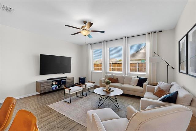 Foto del edificio - 809 Lauren Grove Ln