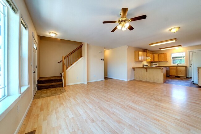 Foto del edificio - Spacious home in NE Bend!  4 bedrooms!